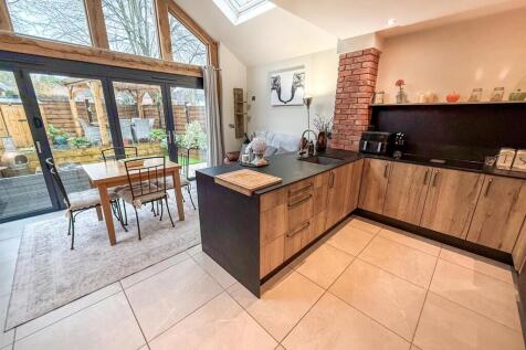 Kitchen/ Dining Room