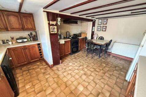 Kitchen/ Breakfast Room