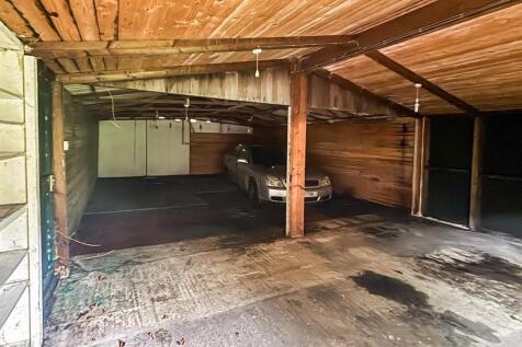 Detached Garage/ Workshop