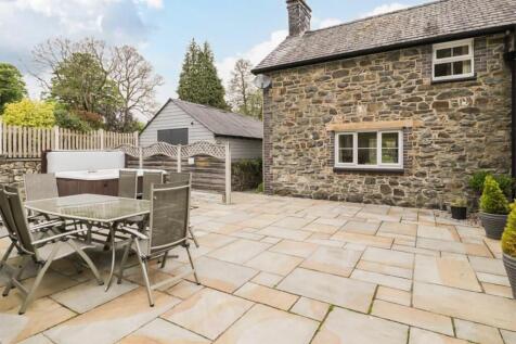 Courtyard Patio Area