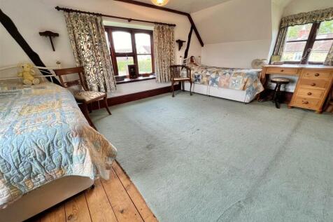 Bedroom 1a.jpg