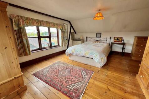 Main bedroom 1.jpg
