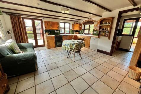 Dining room 1.jpg