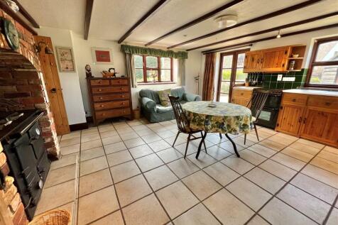 Dining room 2.jpg