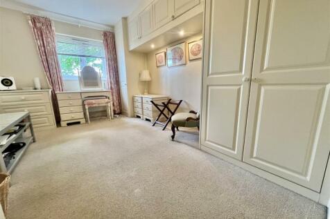bedroom 1.jpg