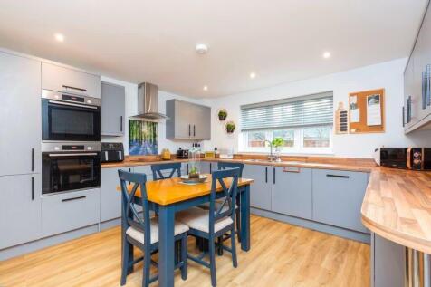 Kitchen 1.jpg