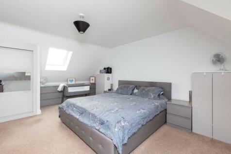 Bedroom 1.jpg