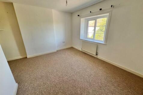 Bedroom 1.jpg