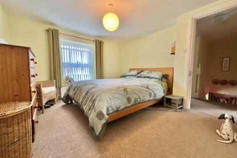 Bedroom 1a.jpg