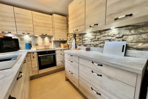 Kitchen 1a.jpg