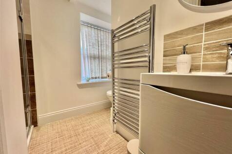 Shower room 2.jpg
