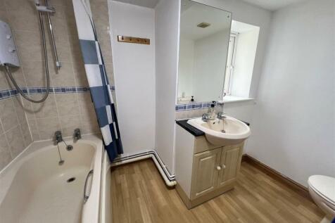 Bathroom 2.jpg