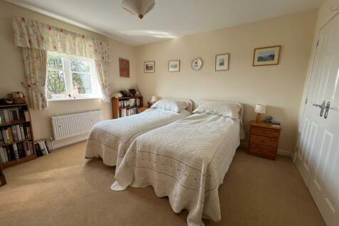 Bedroom 1.jpg