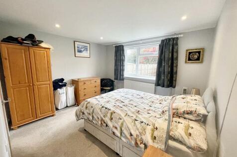 Bedroom 1.jpg
