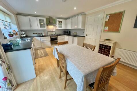 KITCHEN 2.jpg