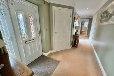 HALLWAY 1.jpg