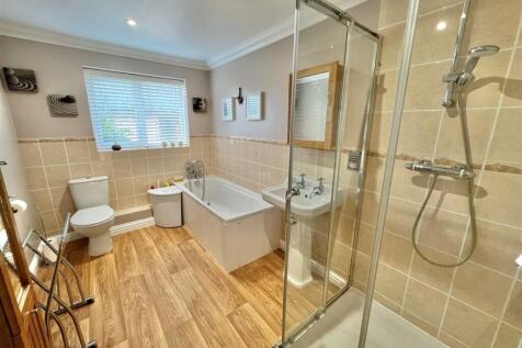 BATHROOM 1.jpg