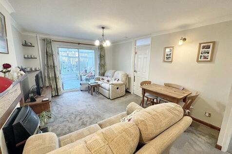 Living room 2.jpg