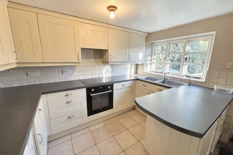 Kitchen 2.jpg