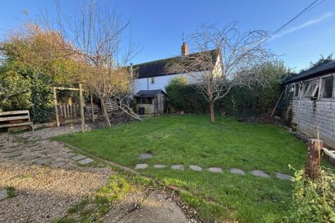 Rear garden 3.jpg