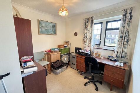 Bedroom 4.jpg