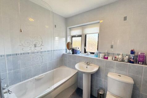 Bathroom.jpg
