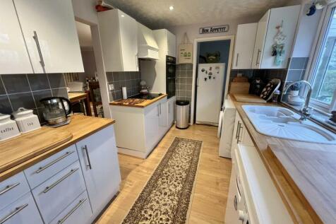 Kitchen 2.jpg