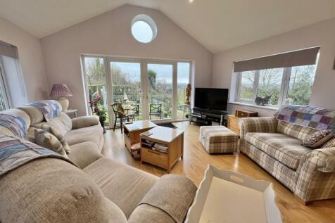 Living room 2.jpg