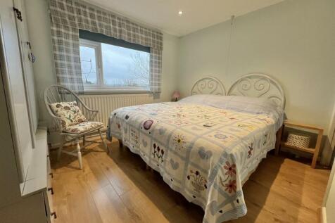 Bedroom 1.jpg