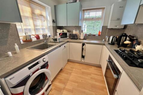 Kitchen 2.jpg