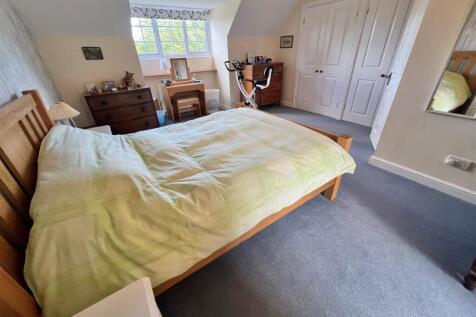 Bedroom 1a.jpg