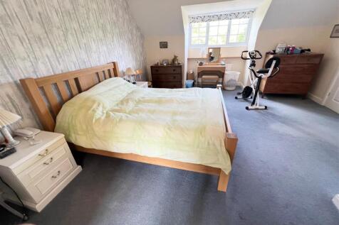 Bedroom 1.jpg