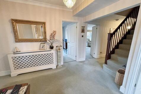 Entrance hall 2.jpg