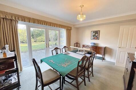 Dining room 2.jpg