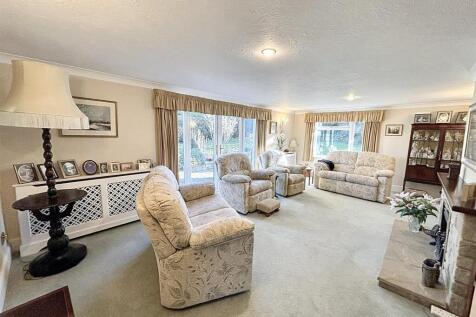 Living room 2.jpg