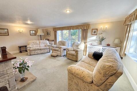 Living room 3.jpg