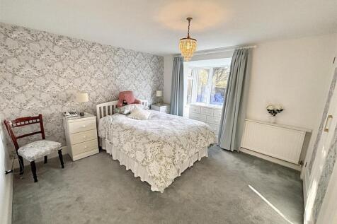 Bedroom 1.jpg