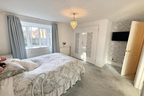 Bedroom 1 2.jpg