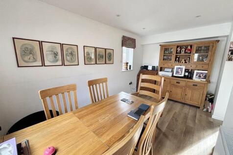 Dining room 2.jpg