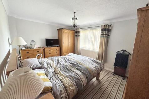 Bedroom 1 2.jpg