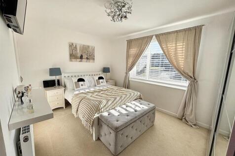 Bedroom 1.jpg
