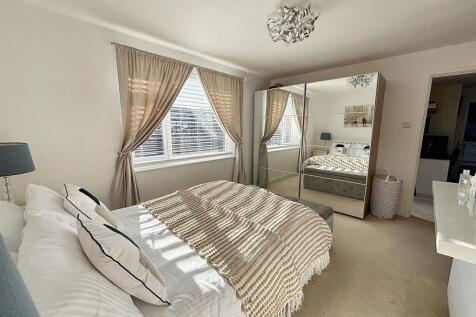 Bedroom 1 2.jpg