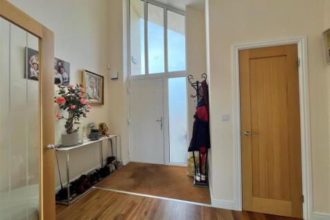 Entrance hall.jpg