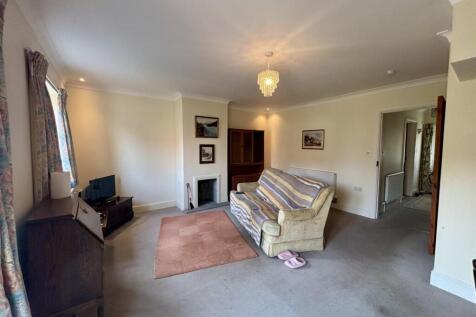 Living room 2.jpg