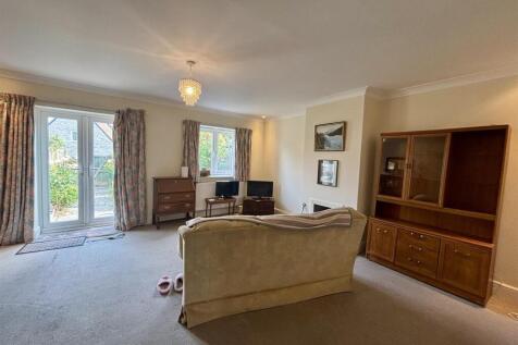 Living room 3.jpg