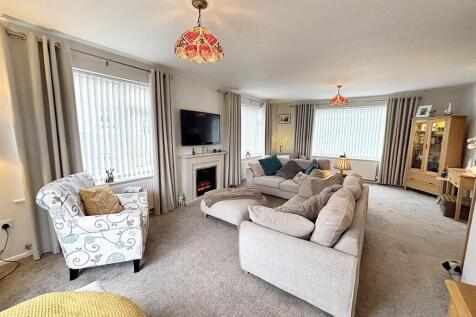 Living room 3.jpg