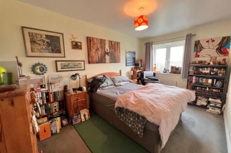 Bedroom b.jpg