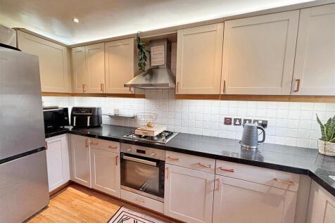 Kitchen b.jpg
