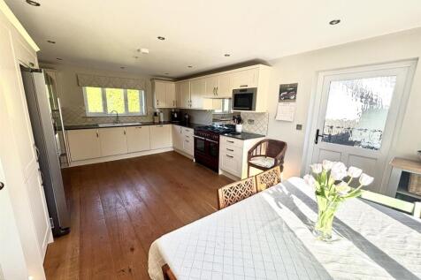 KITCHEN 2.jpg