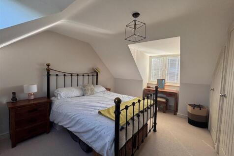 BEDROOM 1.jpg